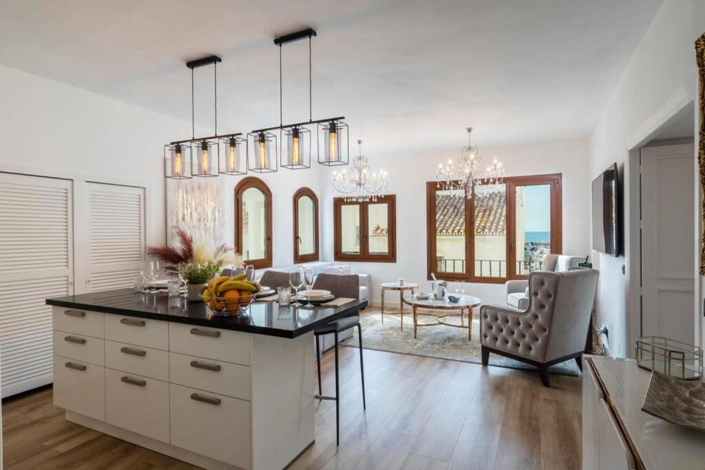 Puerto Banus Second Line, Luxury Appartement